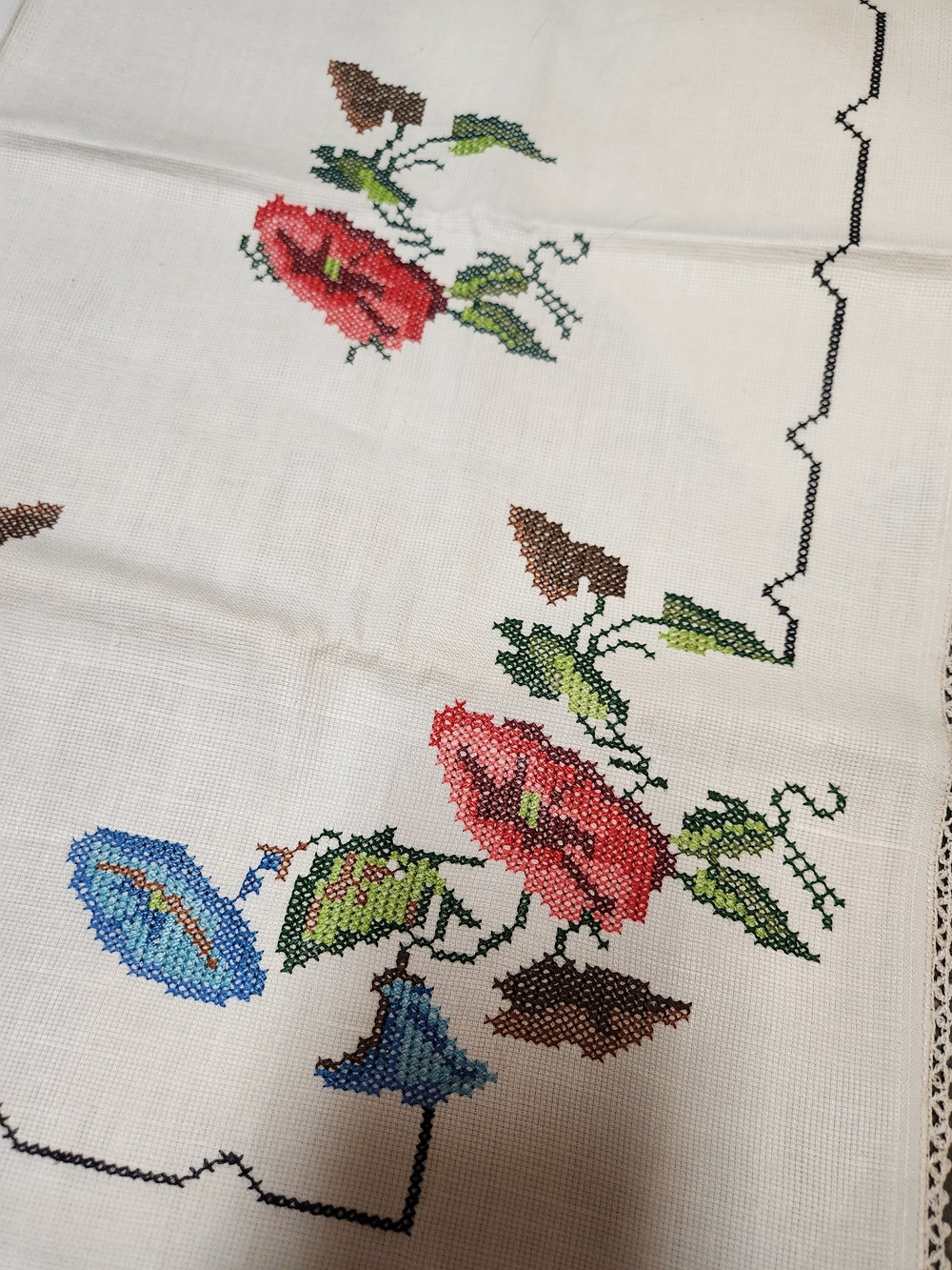 Table Runner Matchin Napkin Set - Picture 6 of 11